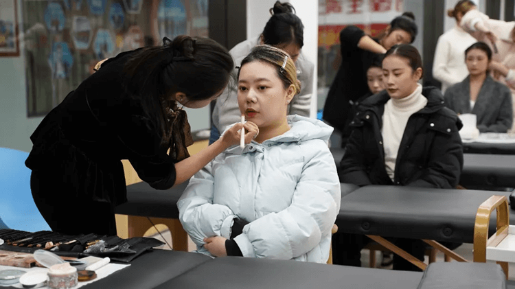 臨近年底，打工返鄉(xiāng)學什么技術年后好就業(yè)？
